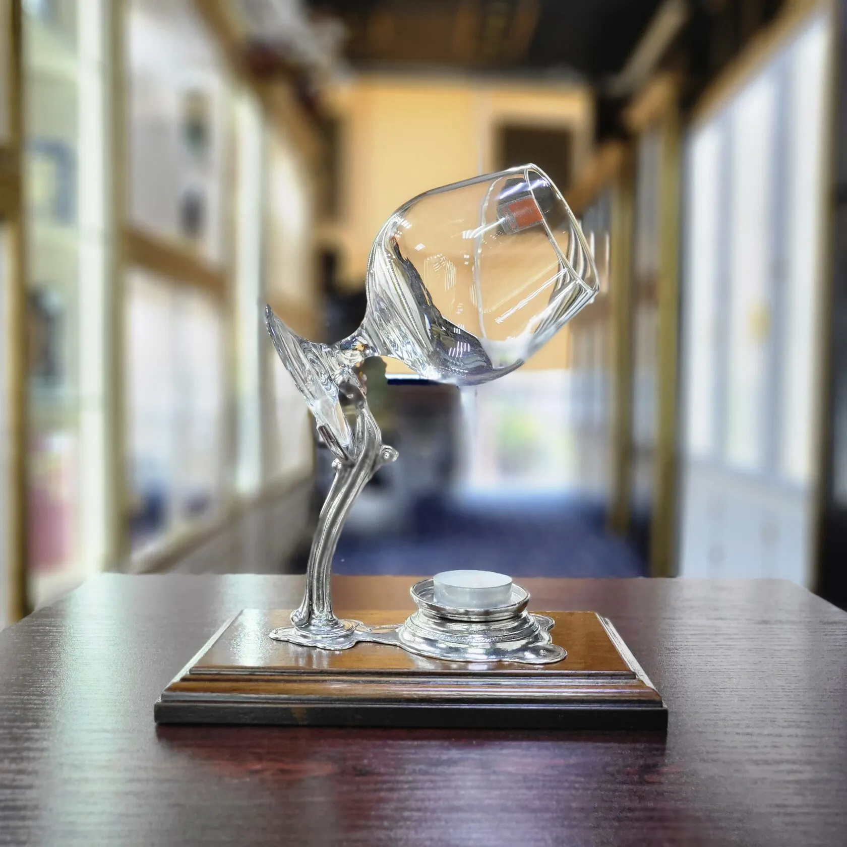 Бокал для коньяка на подставке