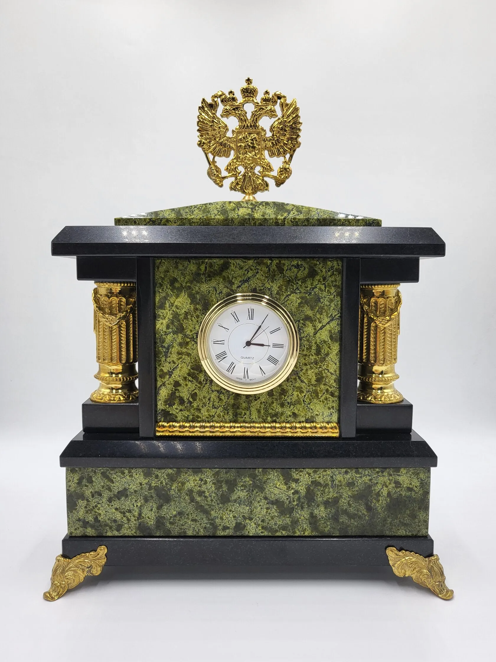 Часы "Герб" из змеевика